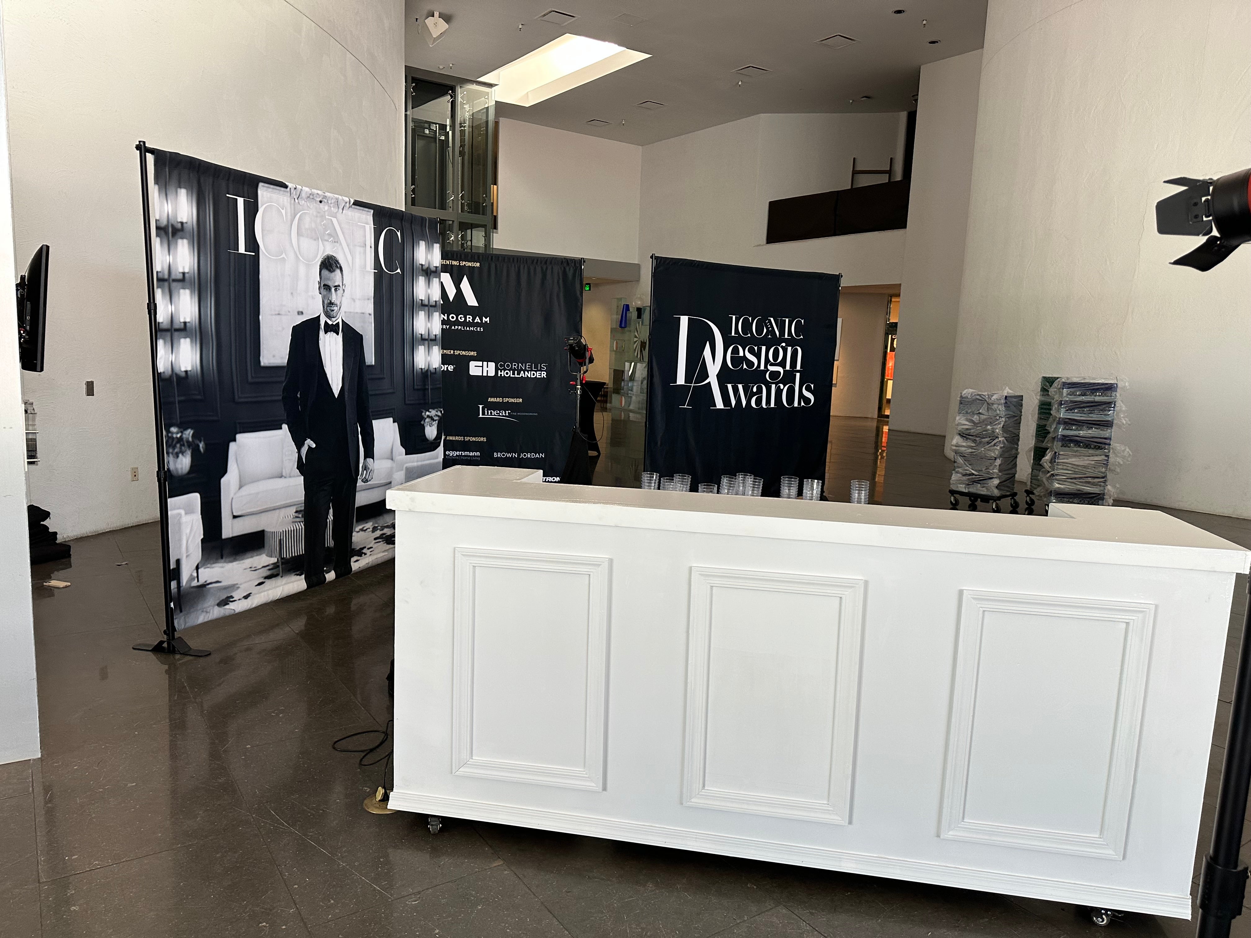 White 8-Foot Edison Bar